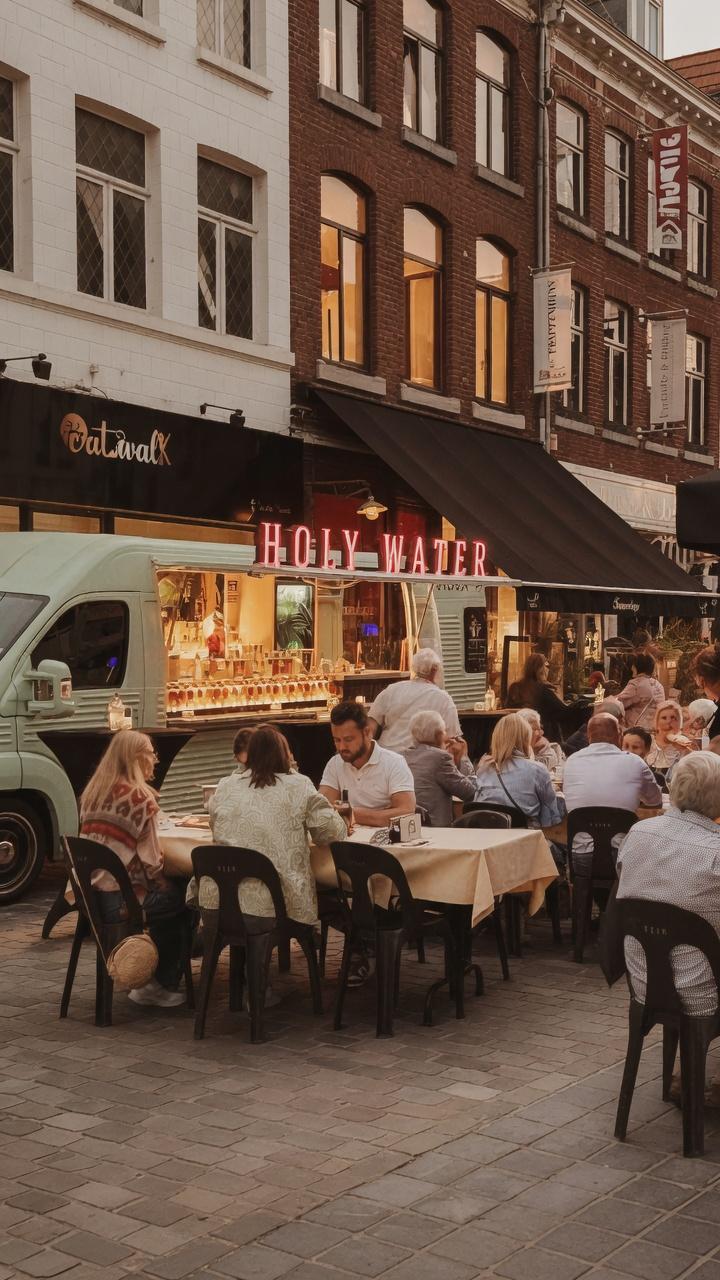 Holy water foodtruck in centrum Brasschaat, Gin Tony Party Truck met premium dranken op locatie