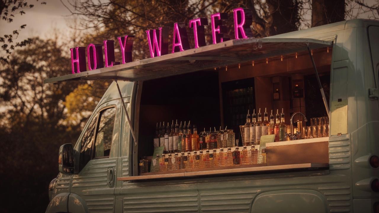 Mobiele cocktailtruck Holy-Water tijdens een feest of receptie