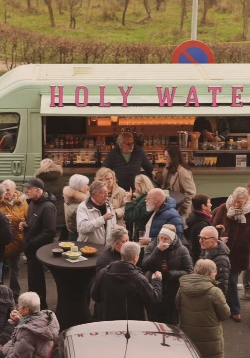 The Holy Blessed pakket: Holy-Water Drinks Truck met prosecco, wijnen, bier en frisdranken voor 100 personen”