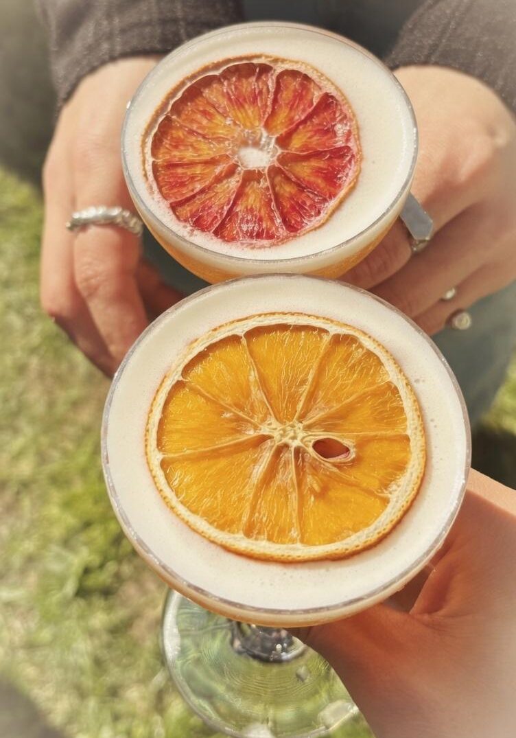 Cocktail Pornstar Martini, Gin Tony, Foodtruck geserveerde cocktail, Cocktail van Holy Water uit Brasschaat