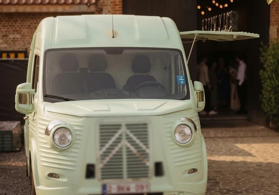 Retrolook dranktruck met cocktails, bubbels en gin voor elk event